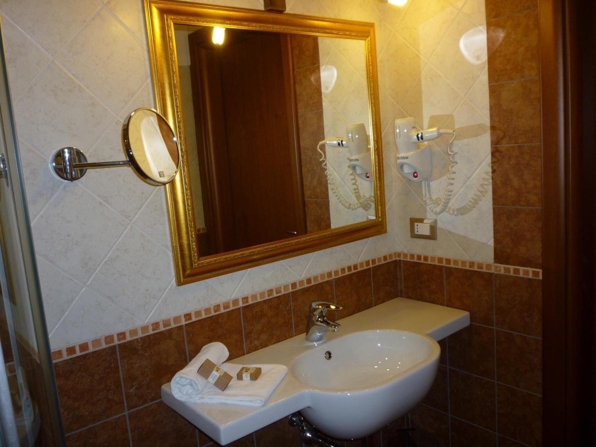 Hotel La Fornace San Vicenzo di Galliera Ngoại thất bức ảnh
