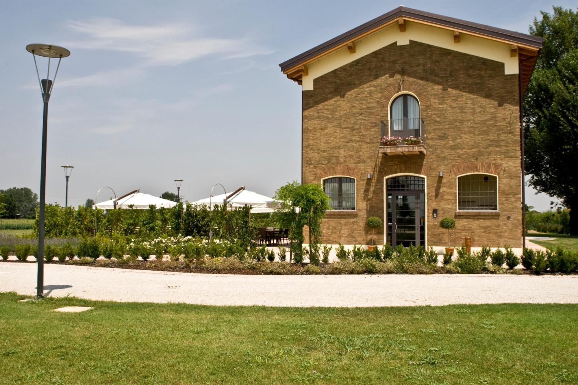Hotel La Fornace San Vicenzo di Galliera Ngoại thất bức ảnh
