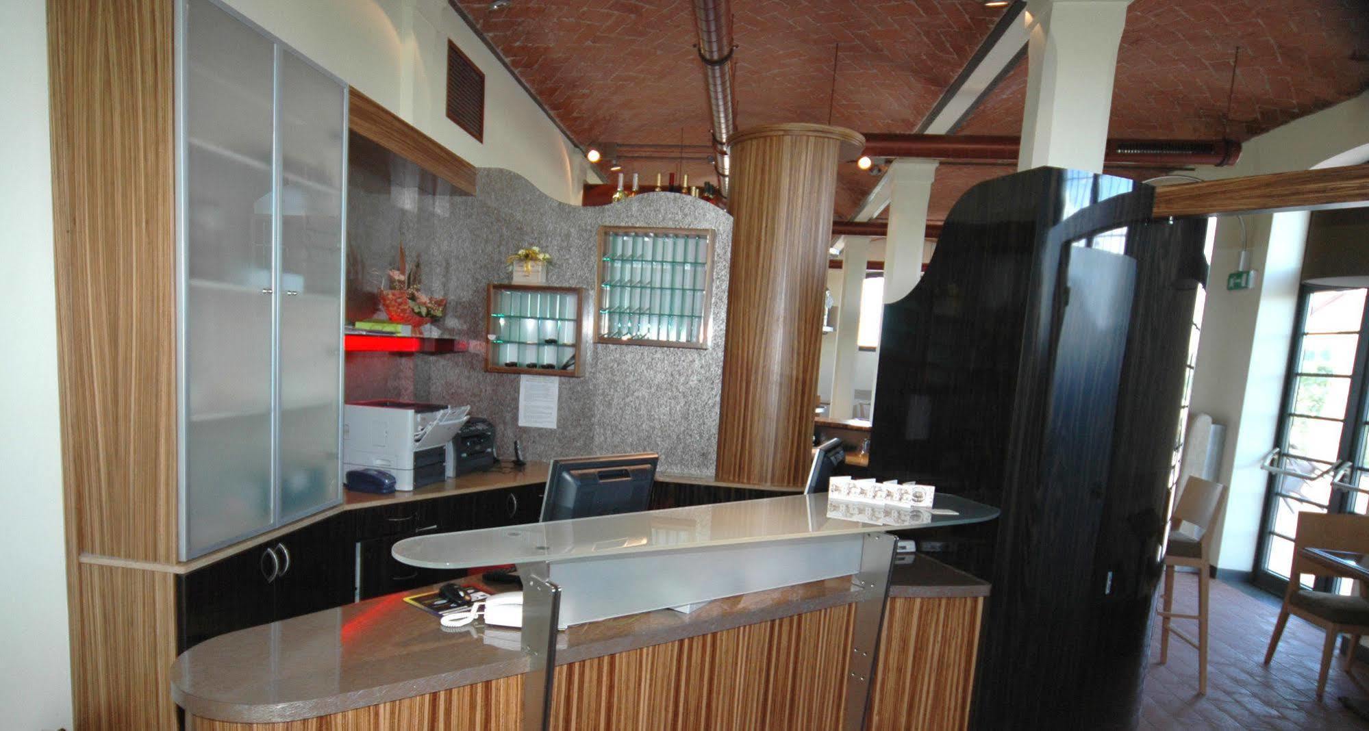 Hotel La Fornace San Vicenzo di Galliera Ngoại thất bức ảnh